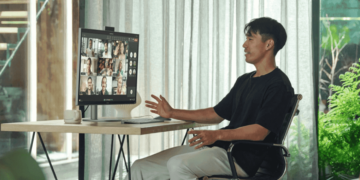 HP OmniStudio X AI-Powered All-in-One Desktop for Professionals